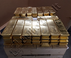 Gold dealers trading on the wholesale market have access to 400 oz gold bars like these pictured within an LBMA approved vault.