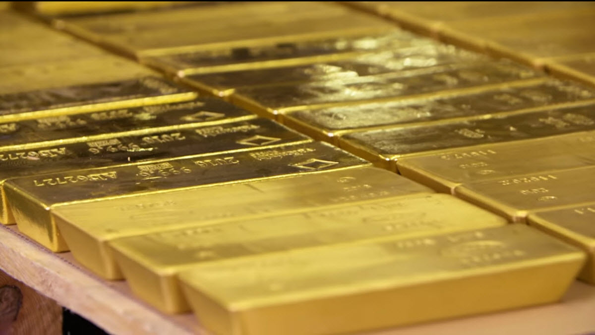 Gold bars 400oz on a pallet within a vault Gold bars 400oz on a pallet within a vault