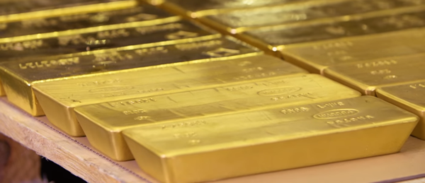 gold bars weighing 400-oz / 12.4 kg on a pallet gold bars weighing 400-oz / 12.4 kg on a pallet